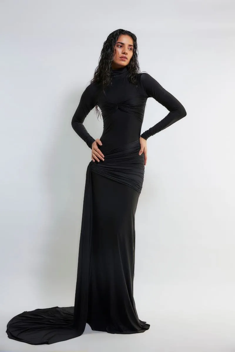 ALYSON BLACK FITTED GOWN