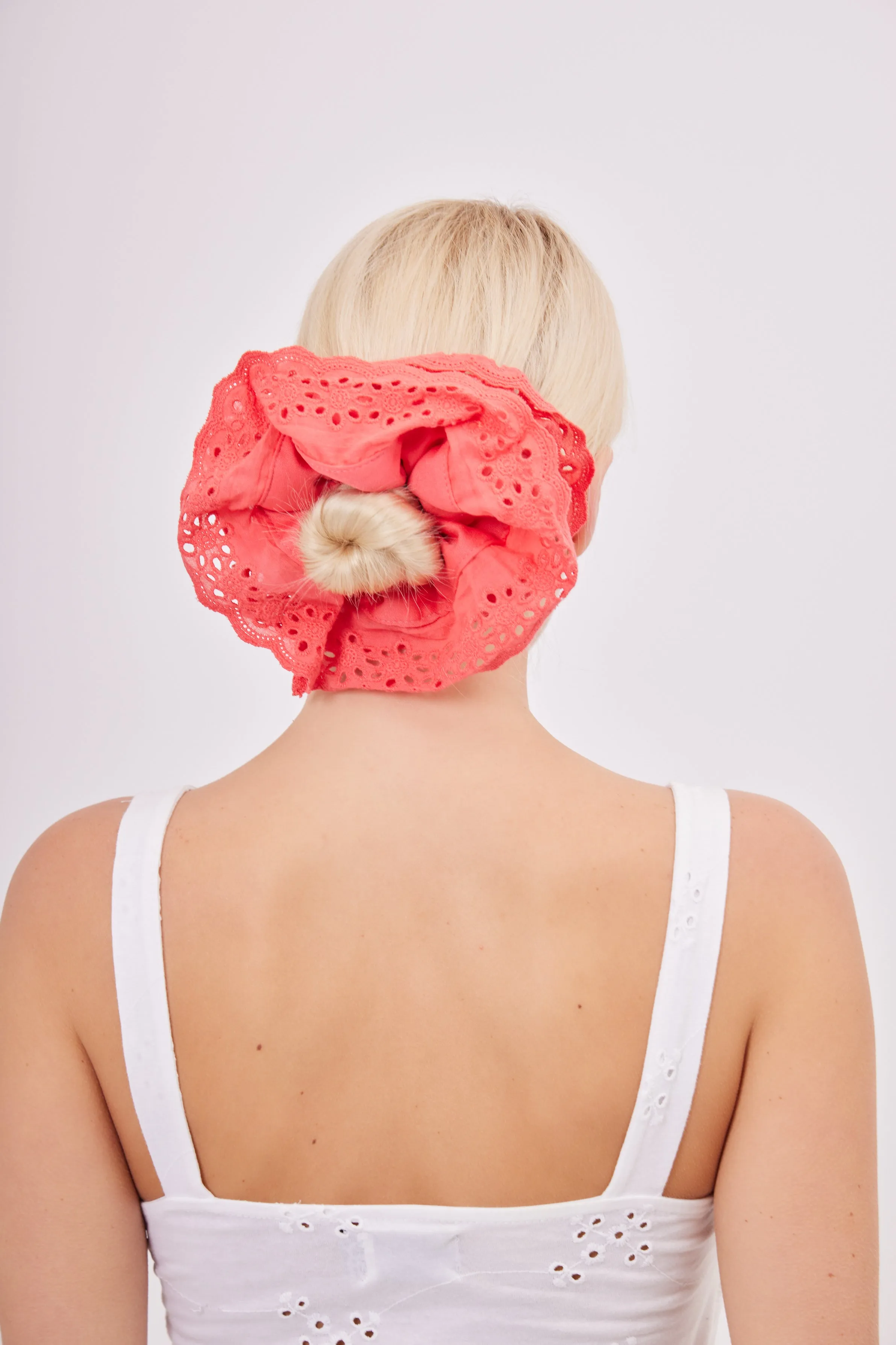 Oversized Frill Lace Scrunchie in Red